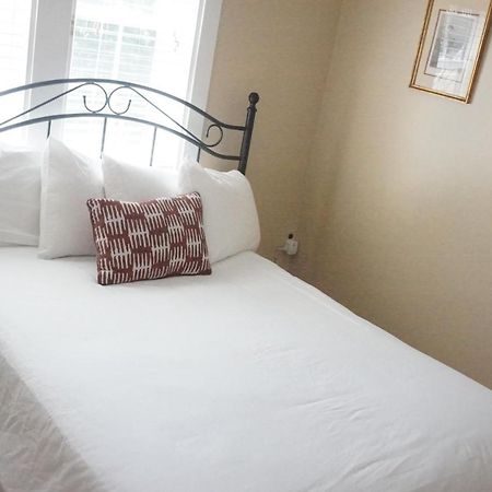 The Frogtown Inn Canadensis Exterior photo
